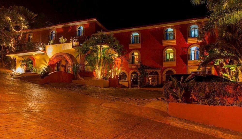 Hotel Irma Сиуатанехо Экстерьер фото