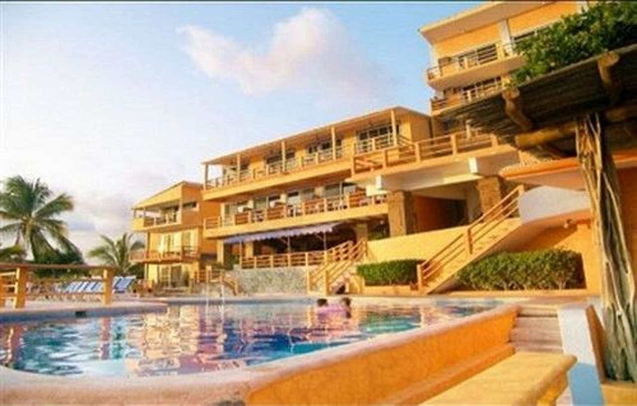 Hotel Irma Сиуатанехо Экстерьер фото
